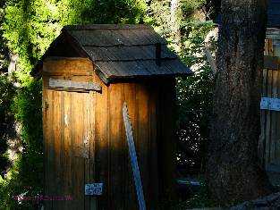 sequoia-2019-toilet4-day2  Bearpaw Sierra Cmp w.jpg (408974 bytes)